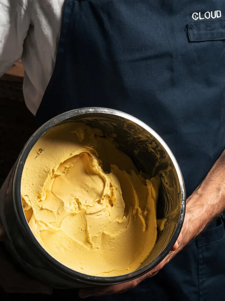 Cubeta de gelato de mango